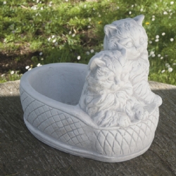 Cesto con mici in pietra ricostituita cm 40x25 H 31