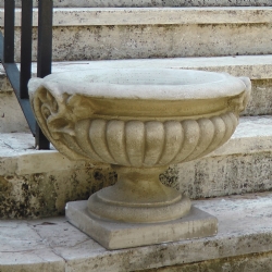 Vaso Romano H 38 Elia in pietra corrosa