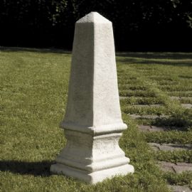 Obelisco in Pietra cm 30x30 H 82