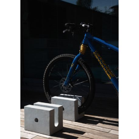 Porta bici in cemento